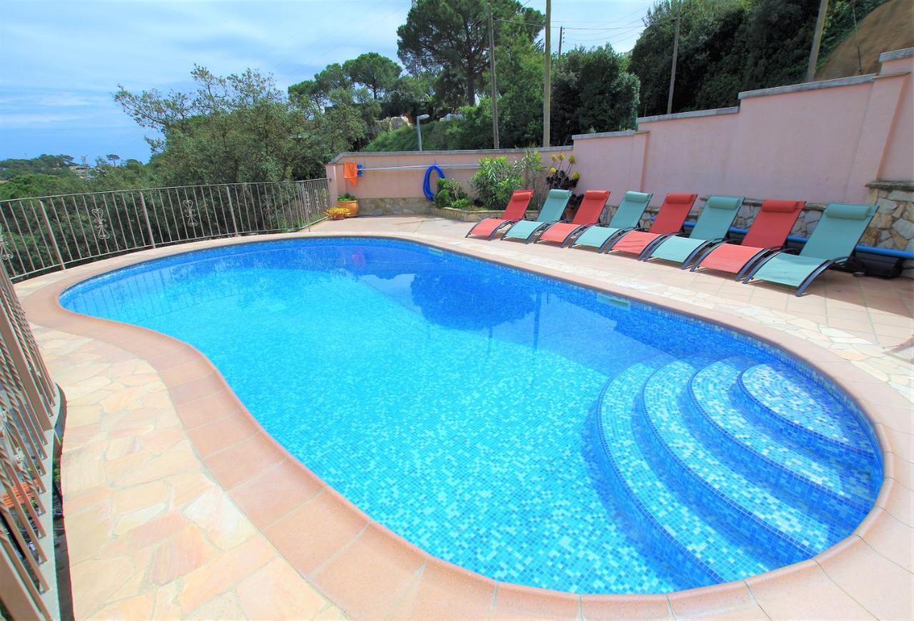 Christine: Luxurious 17-person With Pool And Barbecue