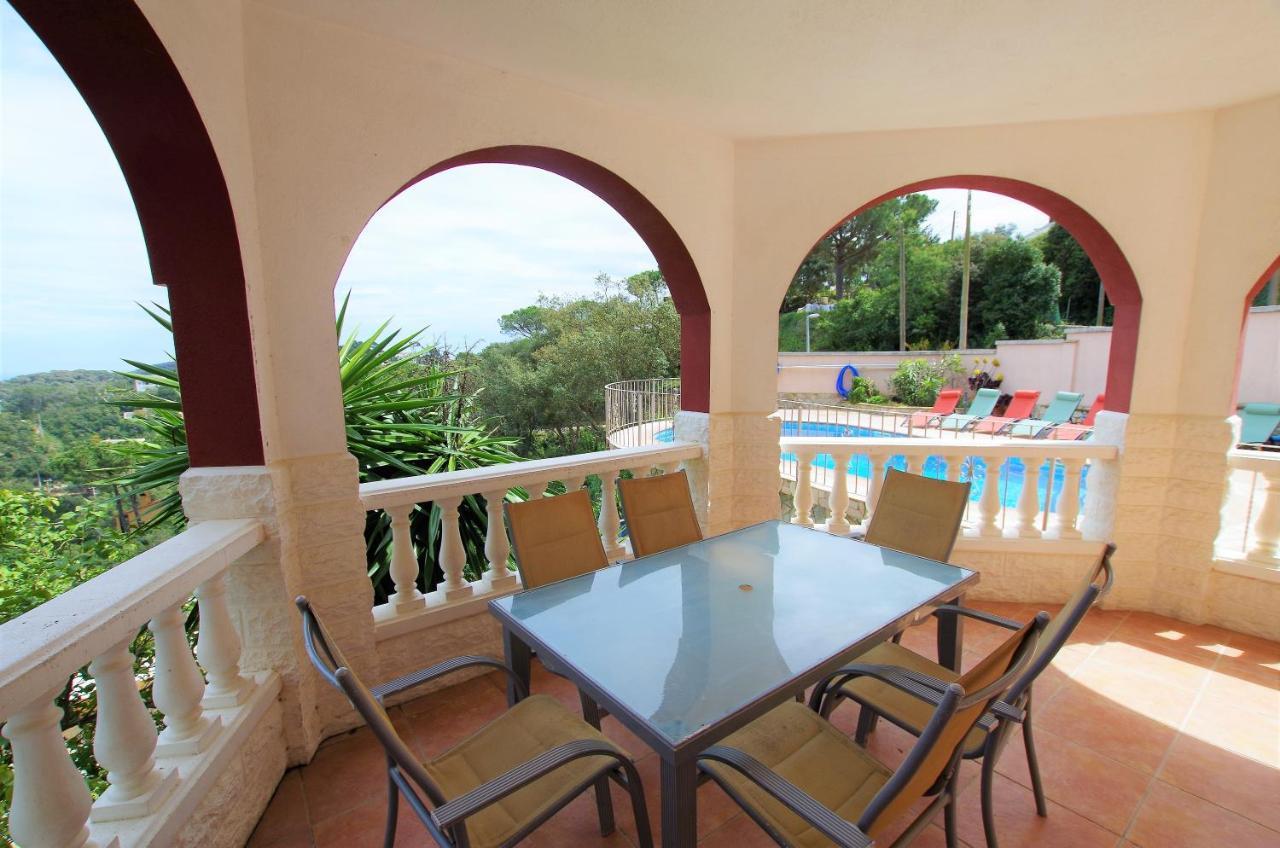 Christine: Luxurious 17-person With Pool And Barbecue Villa *