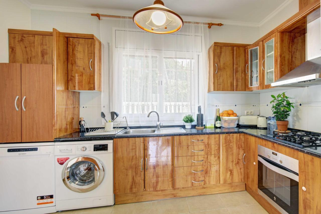 Villa Roses With Swimming Pool & Mountain View Lloret de Mar