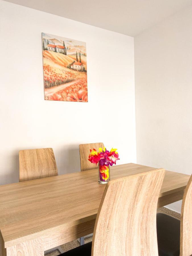 Elegant 2 Bedroom, Big Terrace 200m From Appartement
