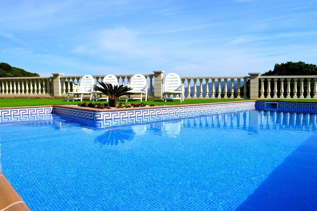 Santa Flora House *