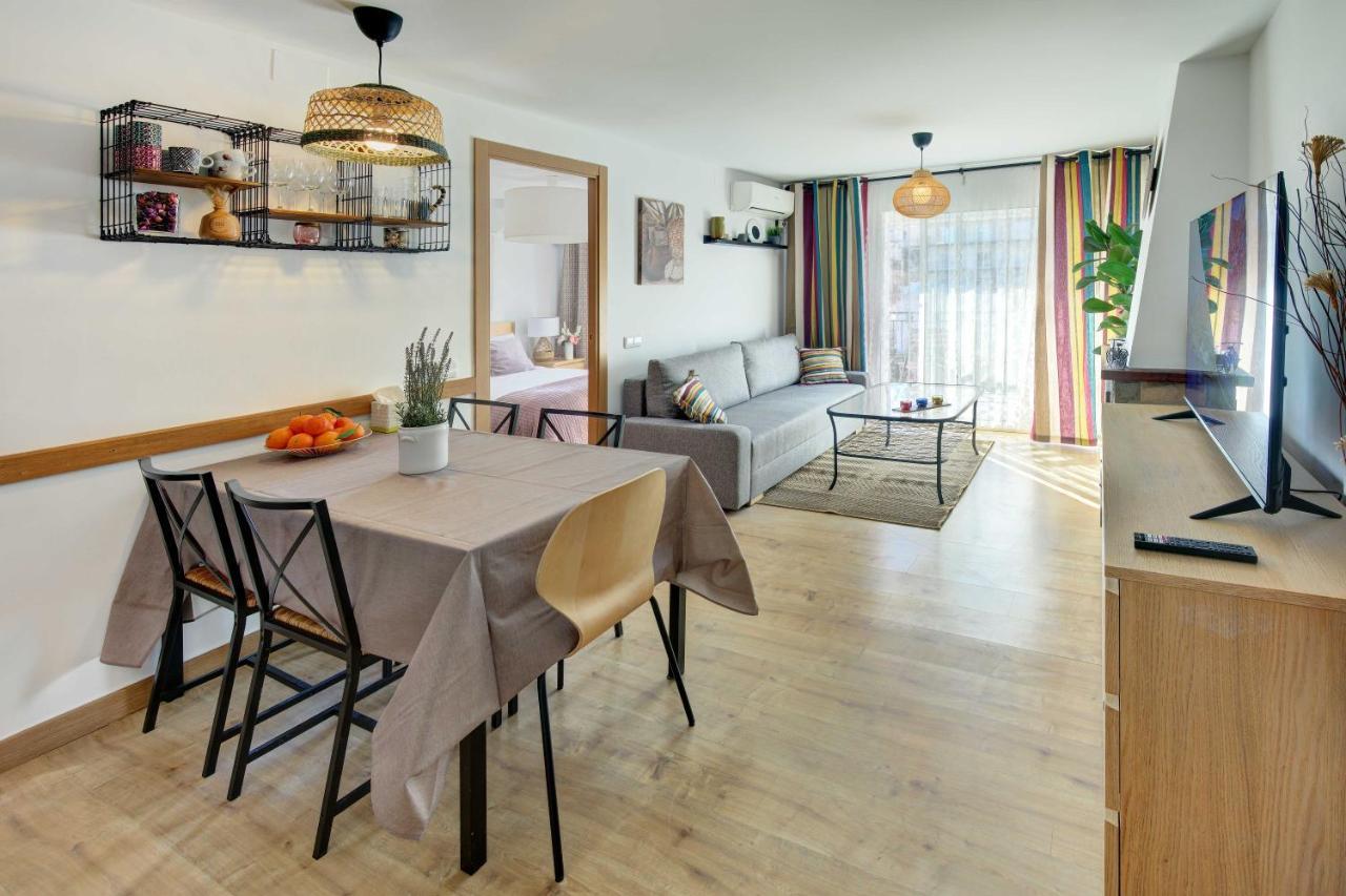 Pau Casals, 2 Min Walk From The Sea & Sea View Apartamento Lloret de Mar