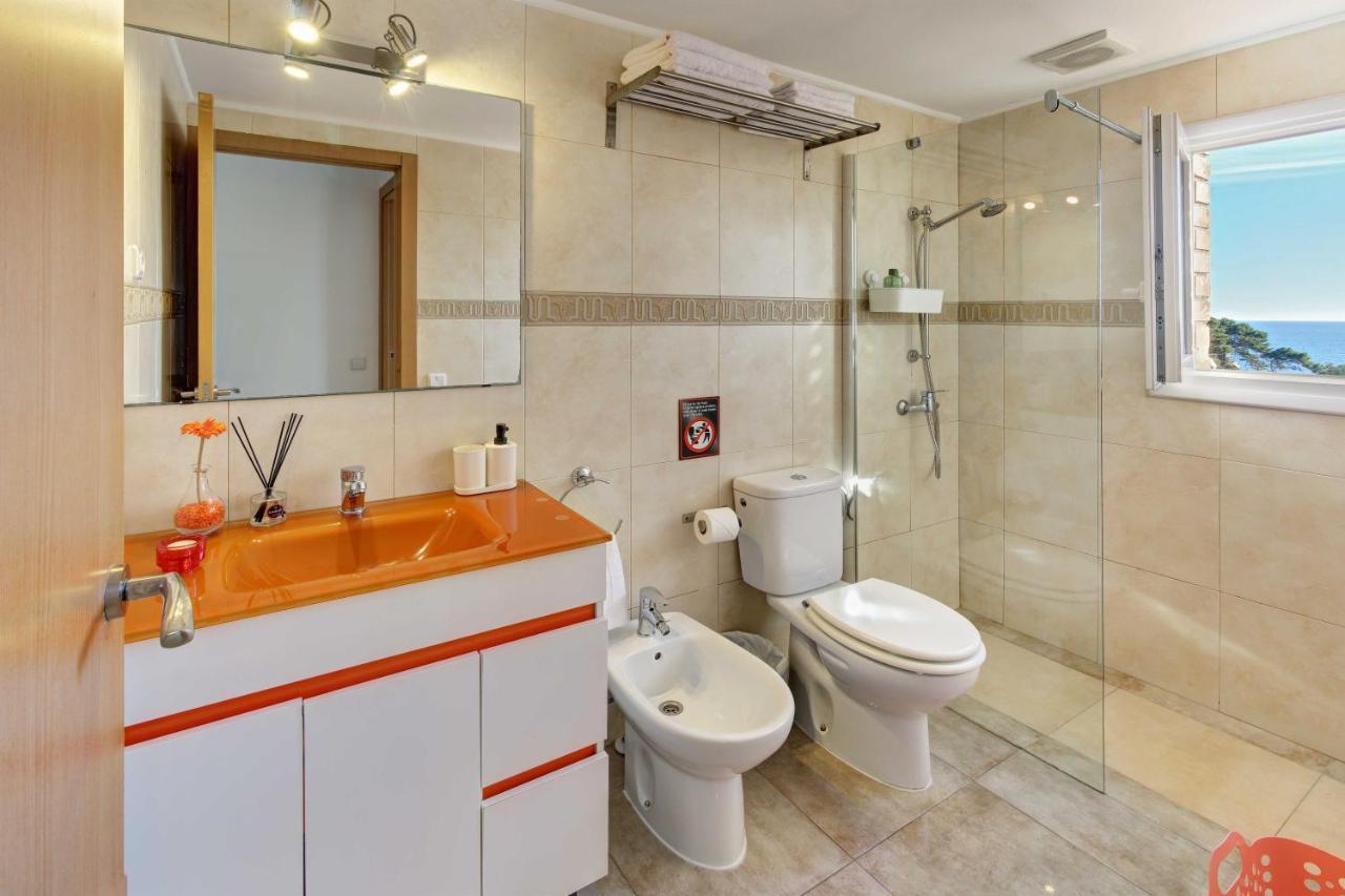 Pau Casals, 2 Min Walk From The Sea & Sea View * Lloret de Mar