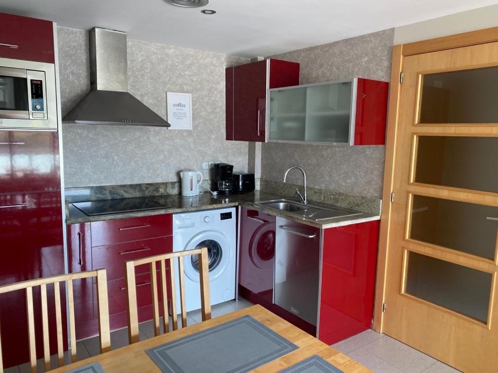 Exclusivo Piso De La Playa De Fenals Con Terraza