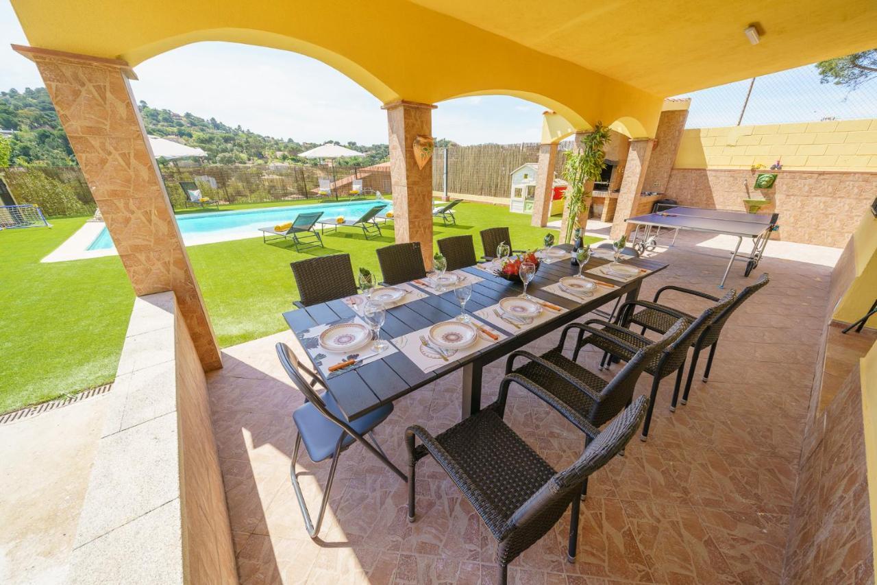 Villa Denis Lux, Gran Zona Exterior Con Piscina