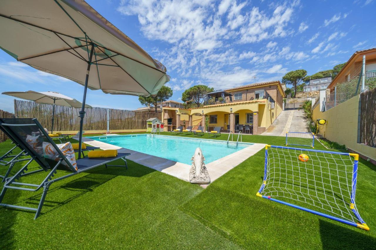 Denis Lux, Gran Zona Exterior Con Piscina Villa