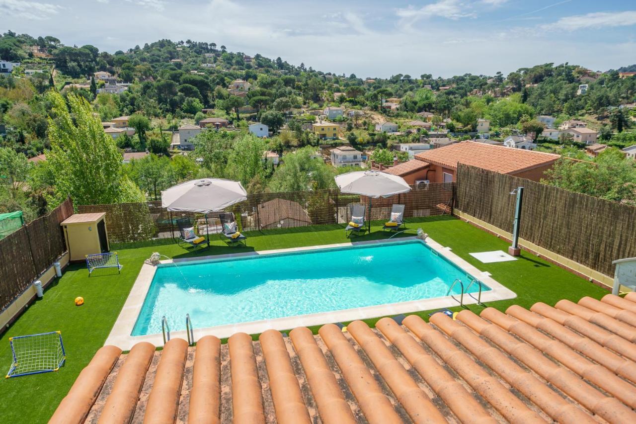 Villa Denis Lux, Gran Zona Exterior Con Piscina