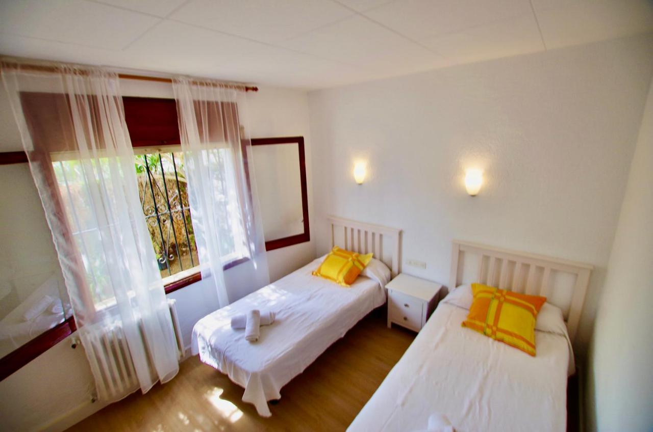 V&v Lloret: Garden With Pool, 150m From Canyelles *