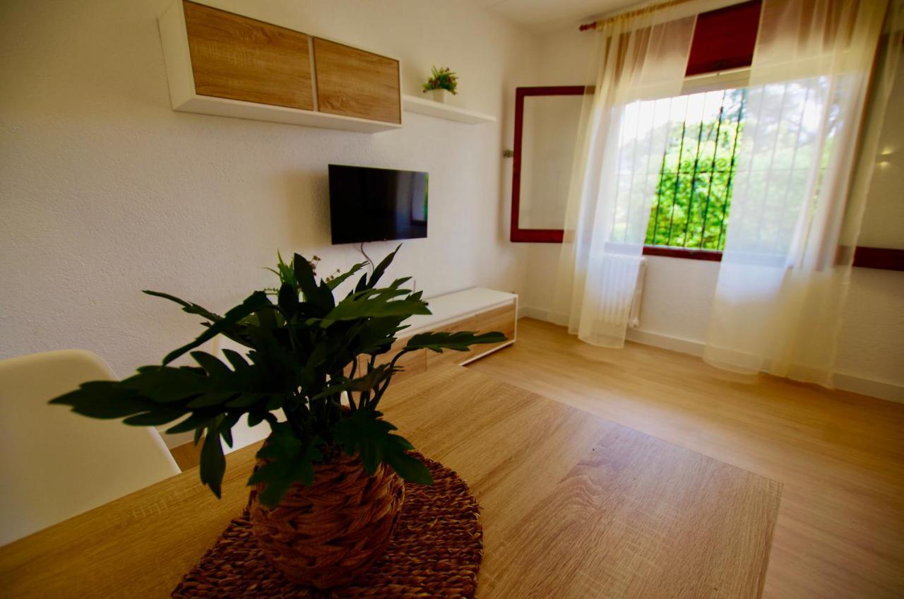 V&v Lloret: Garden With Pool, 150m From Canyelles