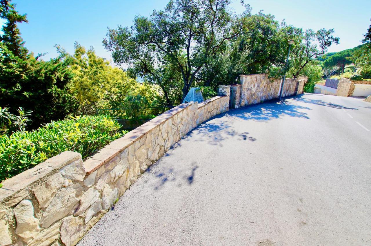 V&v Lloret: Garden With Pool, 150m From Canyelles