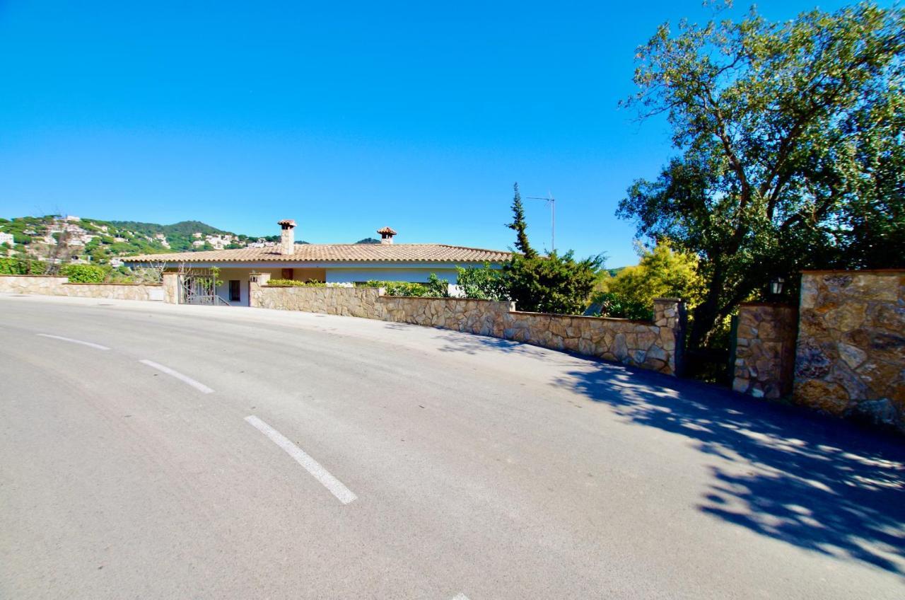 V&v Lloret: Garden With Pool, 150m From Canyelles *