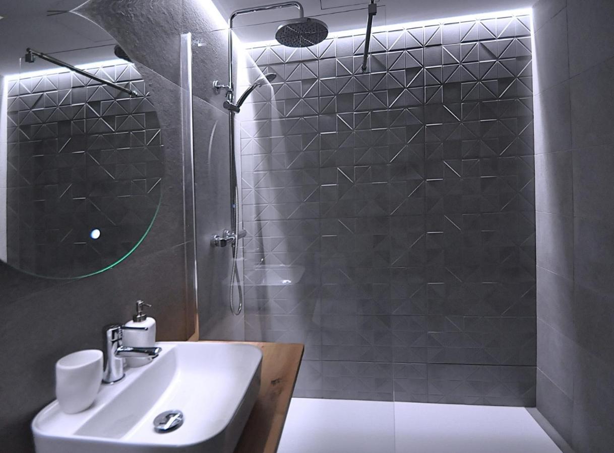 Domus Apartment *