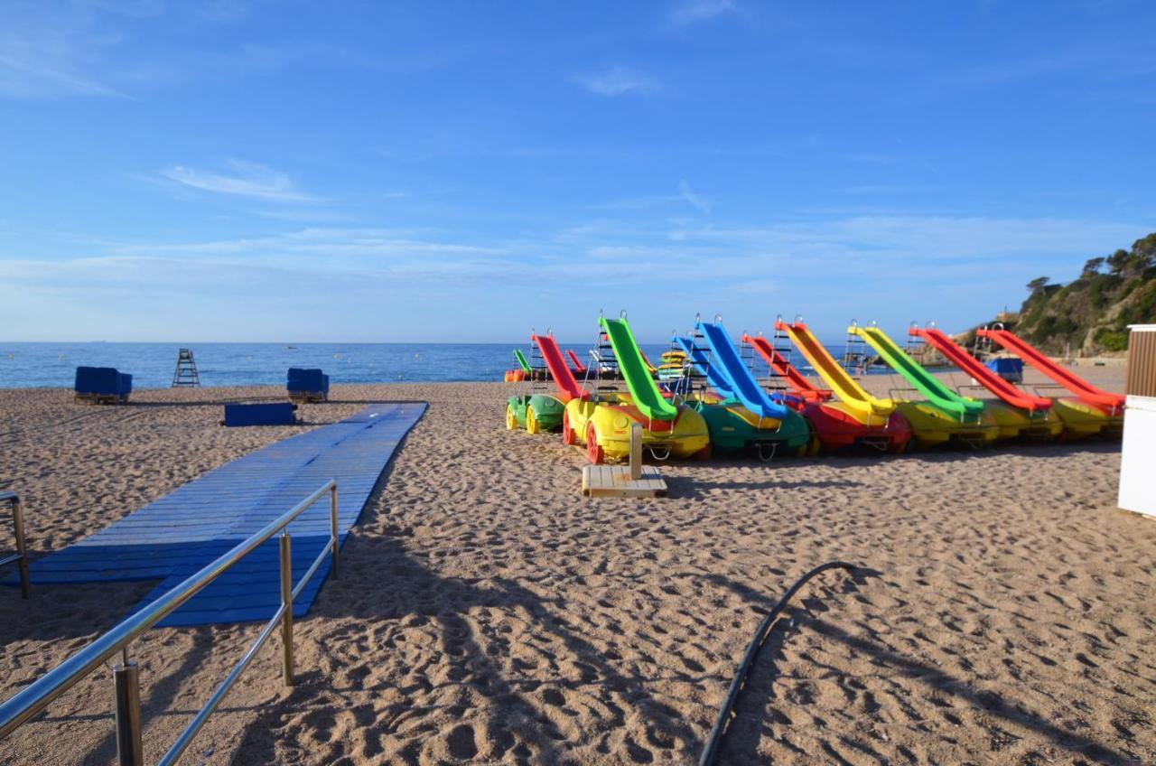 Centro De Lloret 8 People