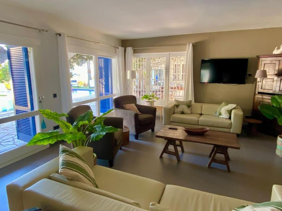 Villa Los Arcos, Costa Brava: Total Privacy, Nature And Sea Views *