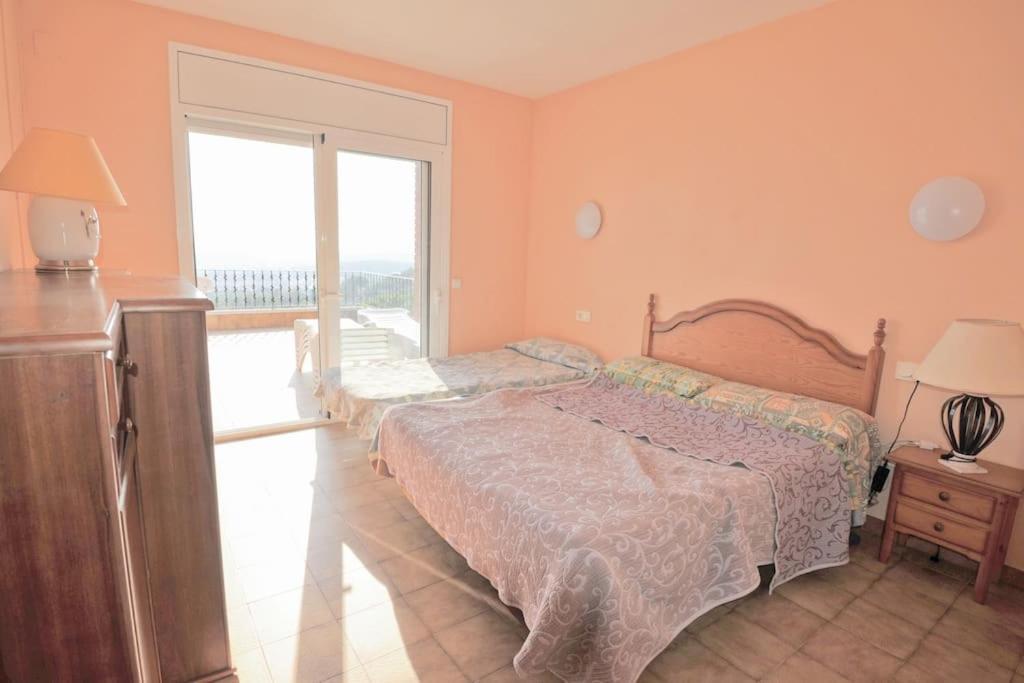Fluvia: Swimming-pool, Seaview, 1200m Center And Villa