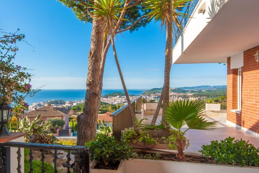 Villa Fluvia: Swimming-pool, Seaview, 1200m Center And Lloret de Mar