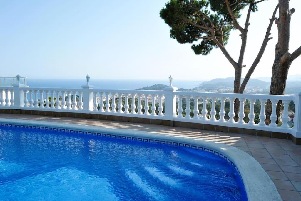 Fluvia: Swimming-pool, Seaview, 1200m Center And *