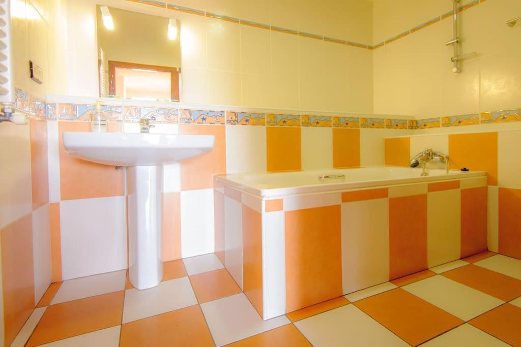 Fluvia: Swimming-pool, Seaview, 1200m Center And Villa *
