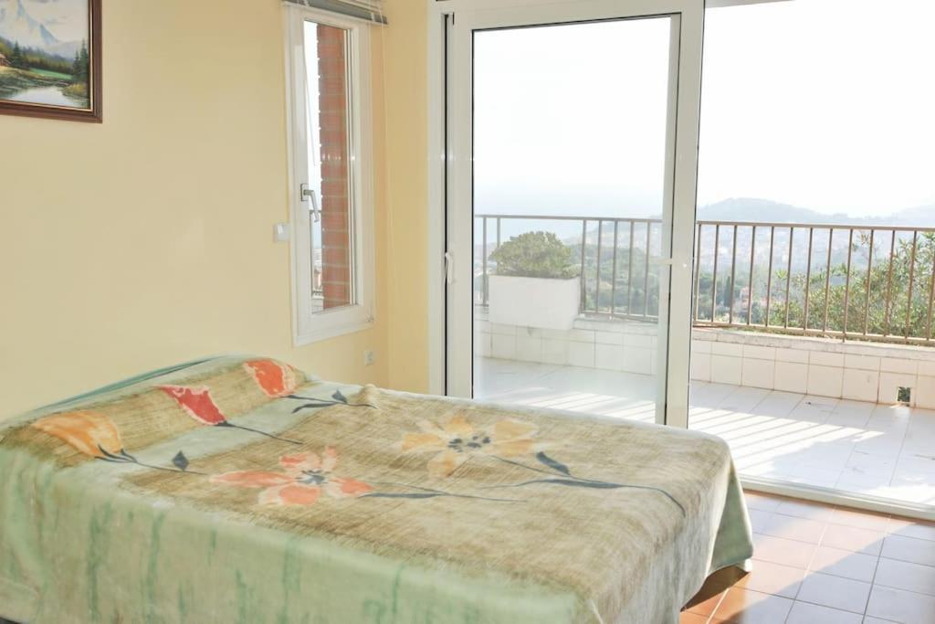 Villa Fluvia: Swimming-pool, Seaview, 1200m Center And *