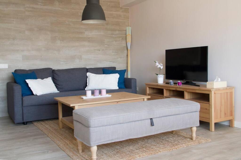 - Beachside - Free Parking - Limited Size Car Apartamento Lloret de Mar