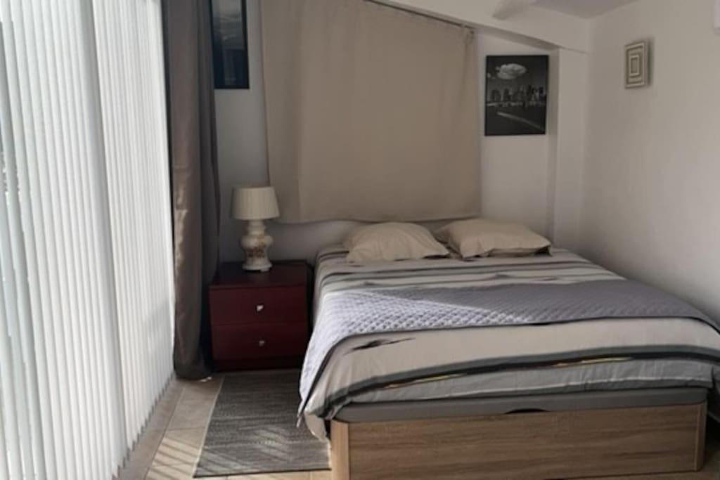 T2 Climatise + Parking 500 M Plage/centre Apartment *