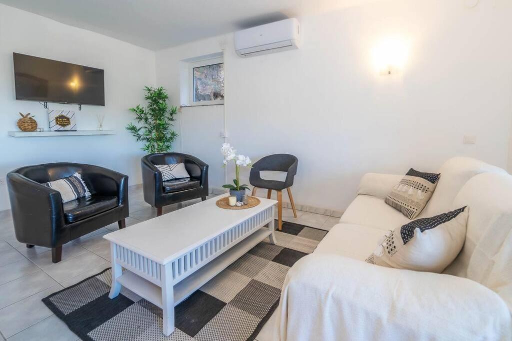 La Maison Snoopy, 6-8 Persons, Near Beach, Seaview Apartment *