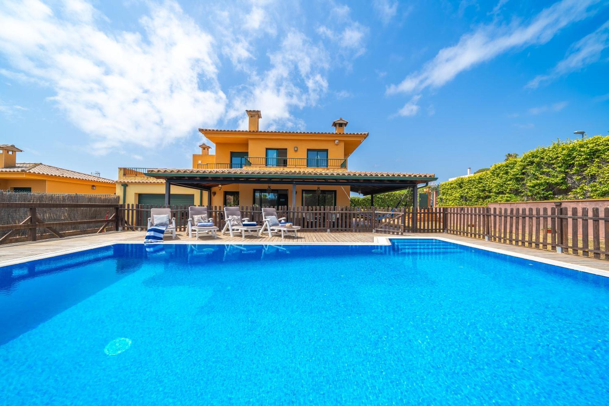 Margot Lux, Ideal Familias, Piscina & Aircon Pousada *