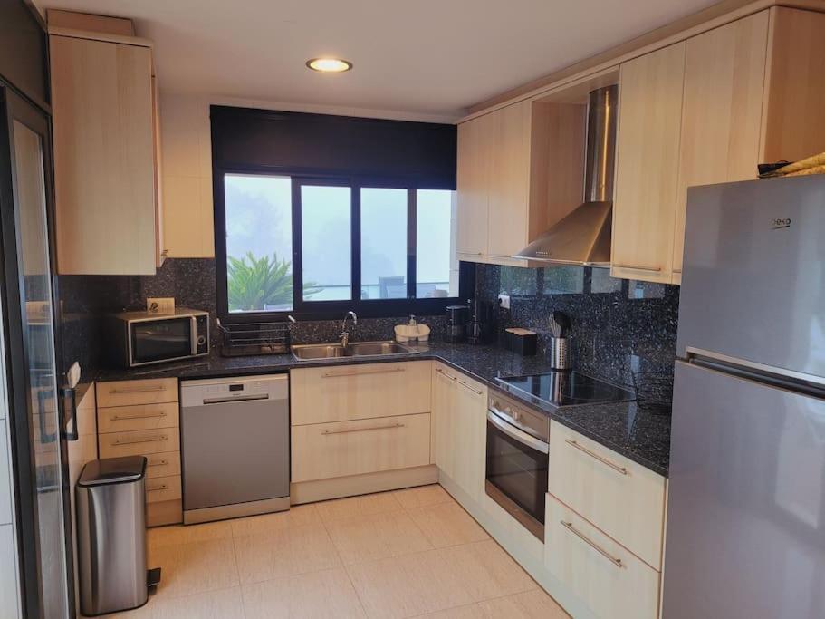 Aurore, 12 Persons, Large Salt-water Pool, Air Conditioning Villa *