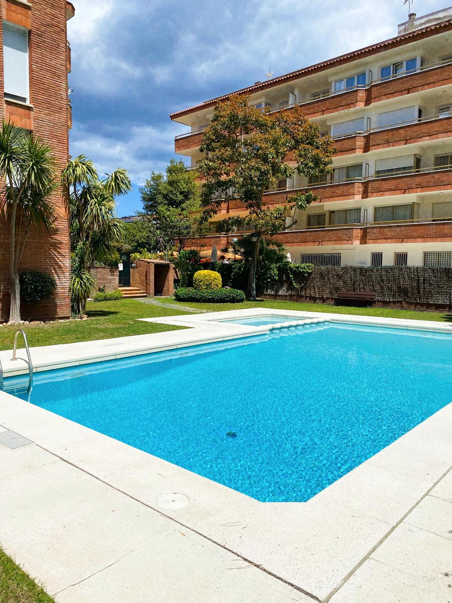 Con Piscina En La Playa De Fenals Apartment Lloret de Mar