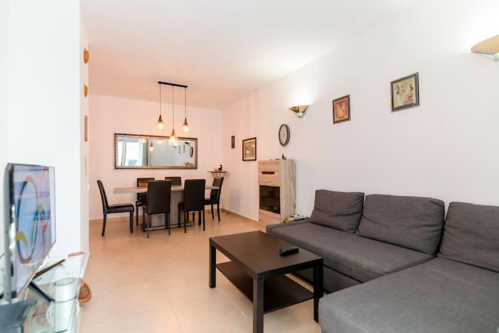 Sa Boadella Con Piscina Y Garaje Close To The