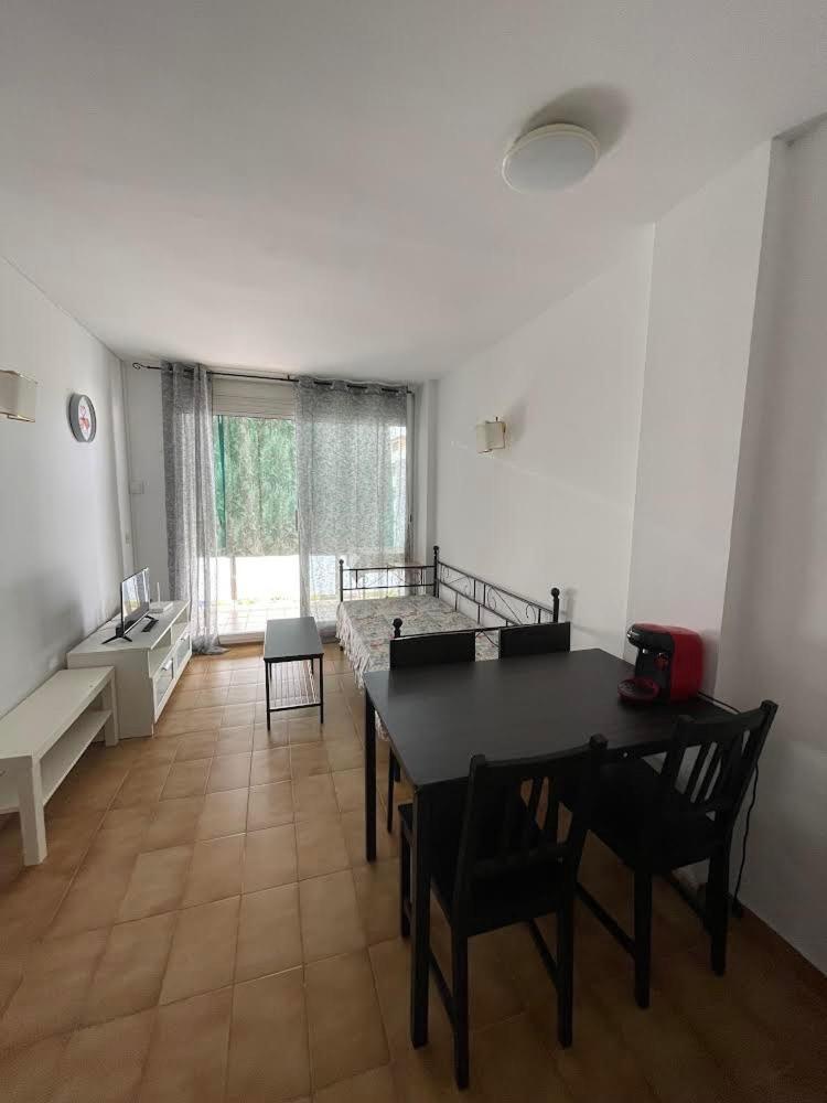 Appartement Piso Reformado Con Terraza, Piscina, 3 Minutos De Playa De Fenals