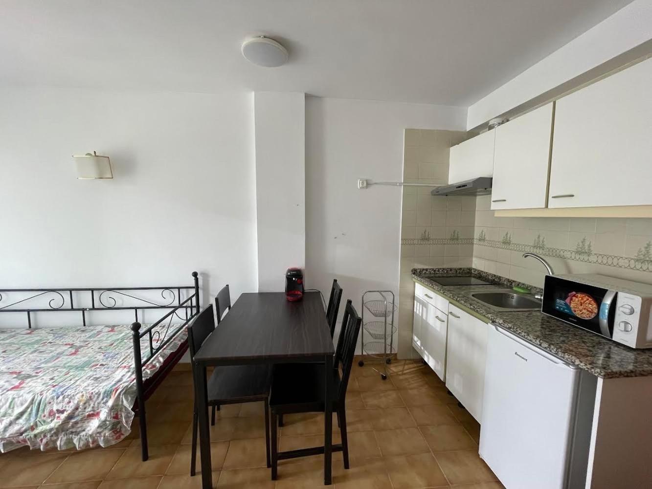 Appartement Piso Reformado Con Terraza, Piscina, 3 Minutos De Playa De Fenals *