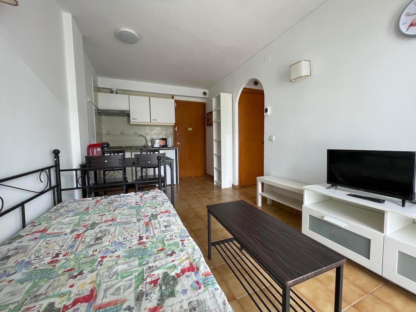 Appartement Piso Reformado Con Terraza, Piscina, 3 Minutos De Playa De Fenals