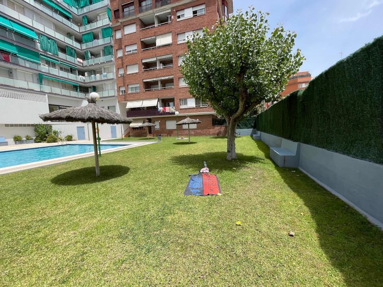 Piso Reformado Con Terraza, Piscina, 3 Minutos De Playa De Fenals Lloret de Mar