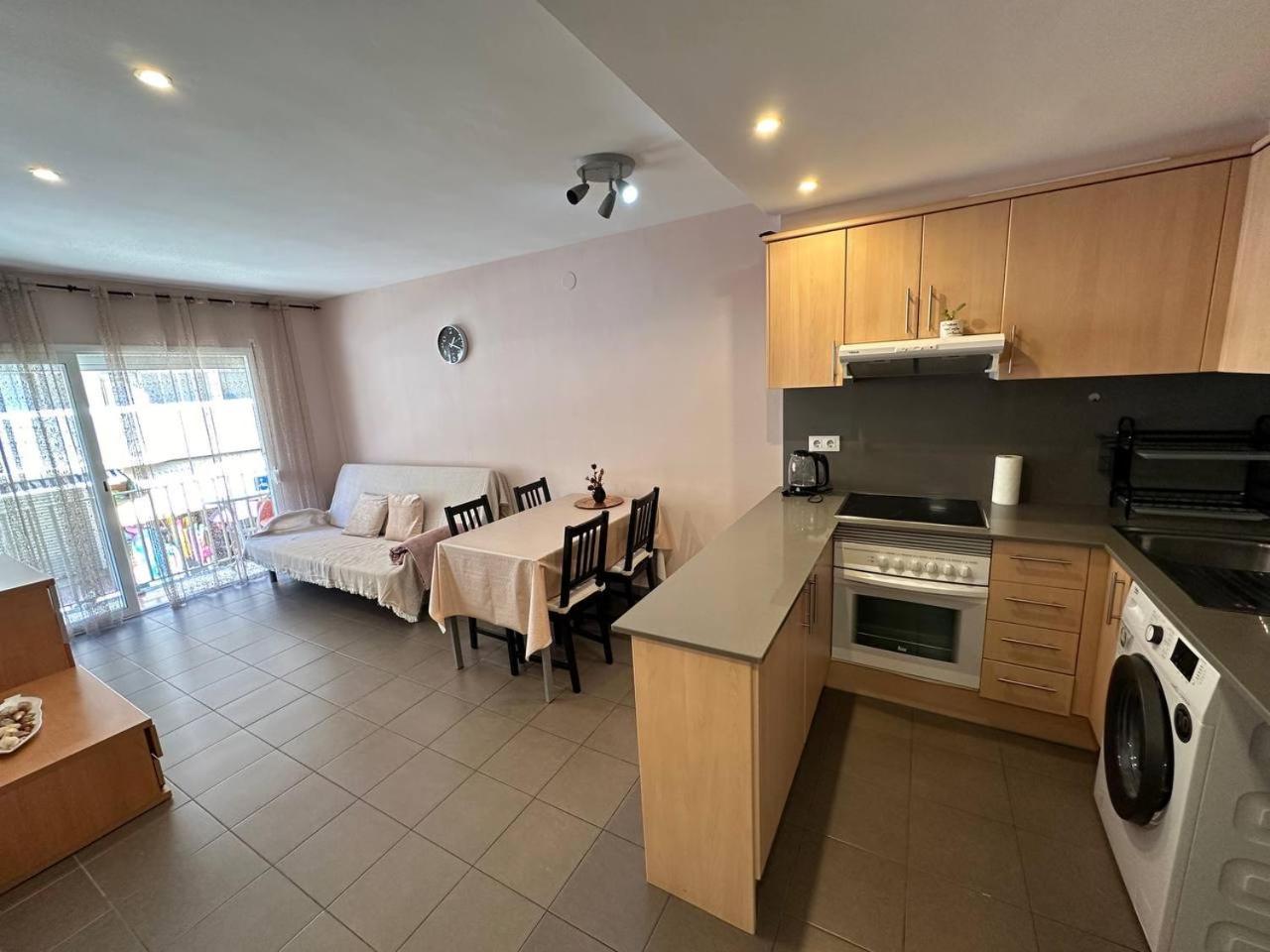 Trimaran Apartment *