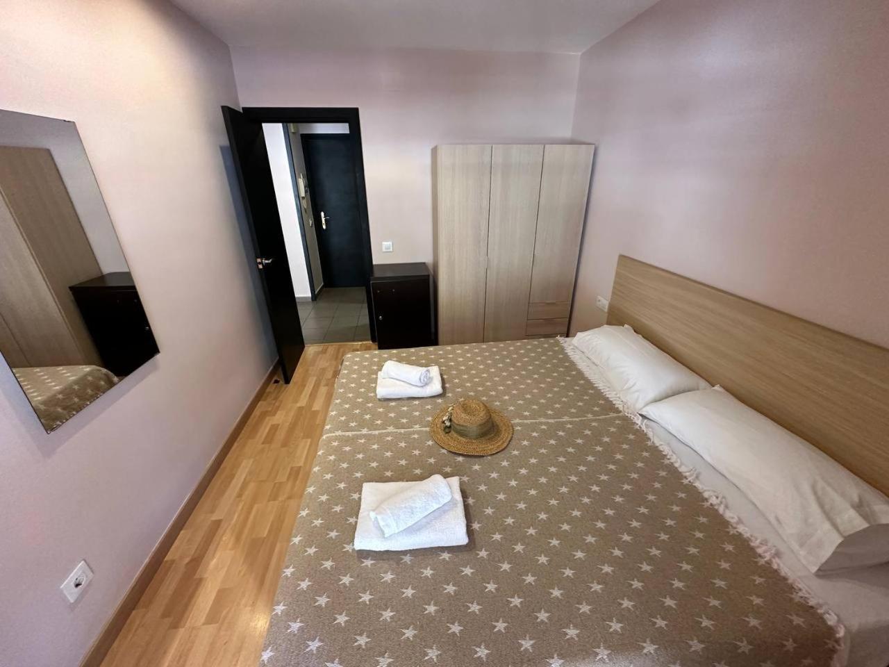 Trimaran Apartment *