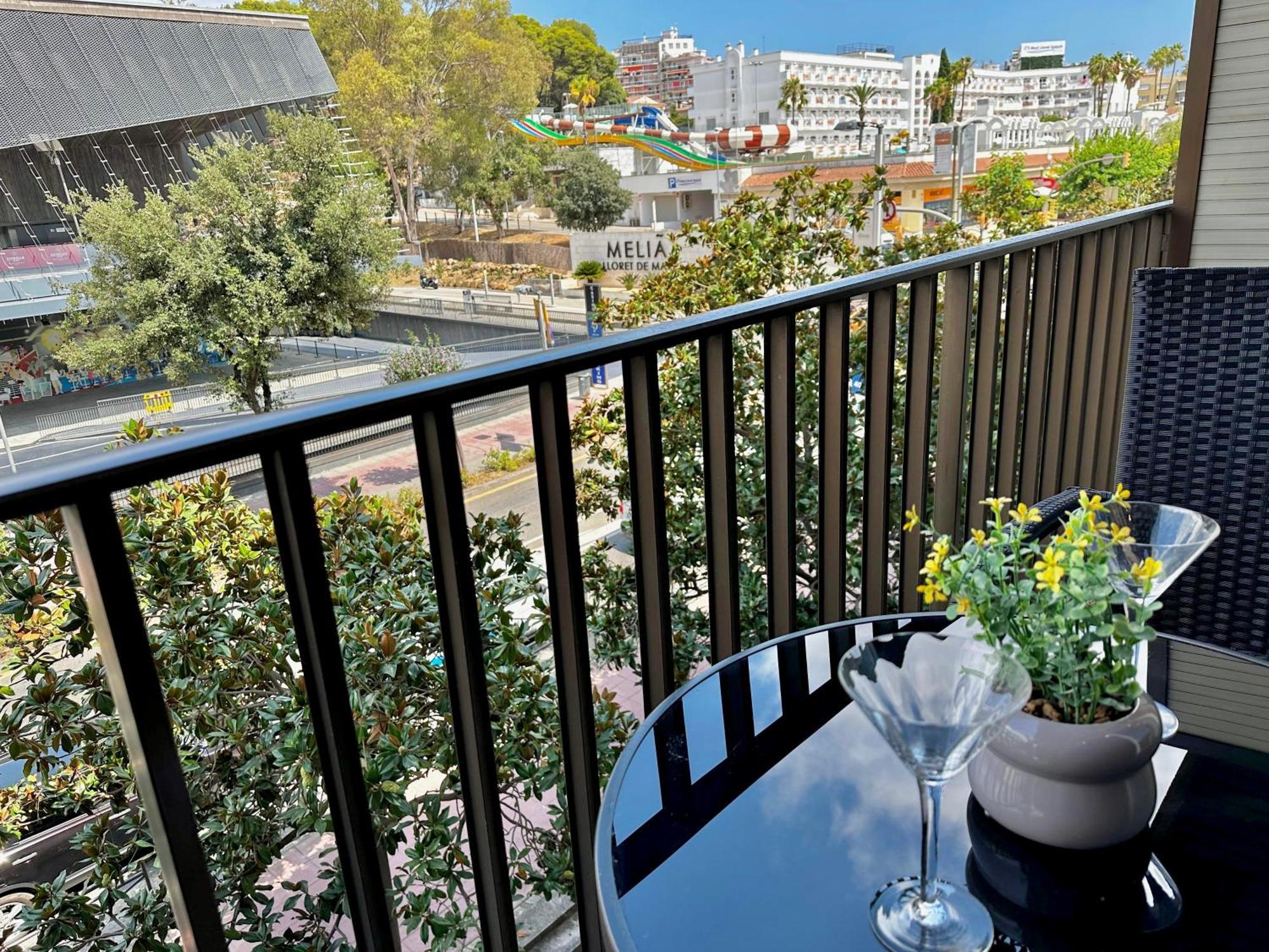 Newly Renovated Apartment, 6 Mins To The Apartment *