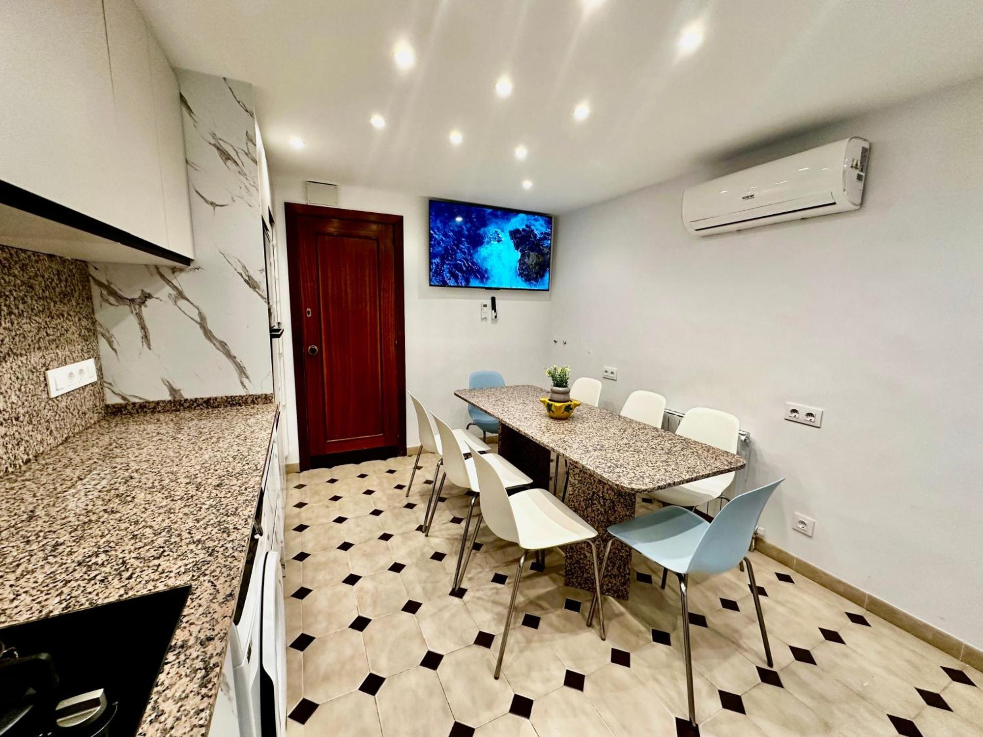 Apartment Newly Renovated Apartment, 6 Mins To The Lloret de Mar