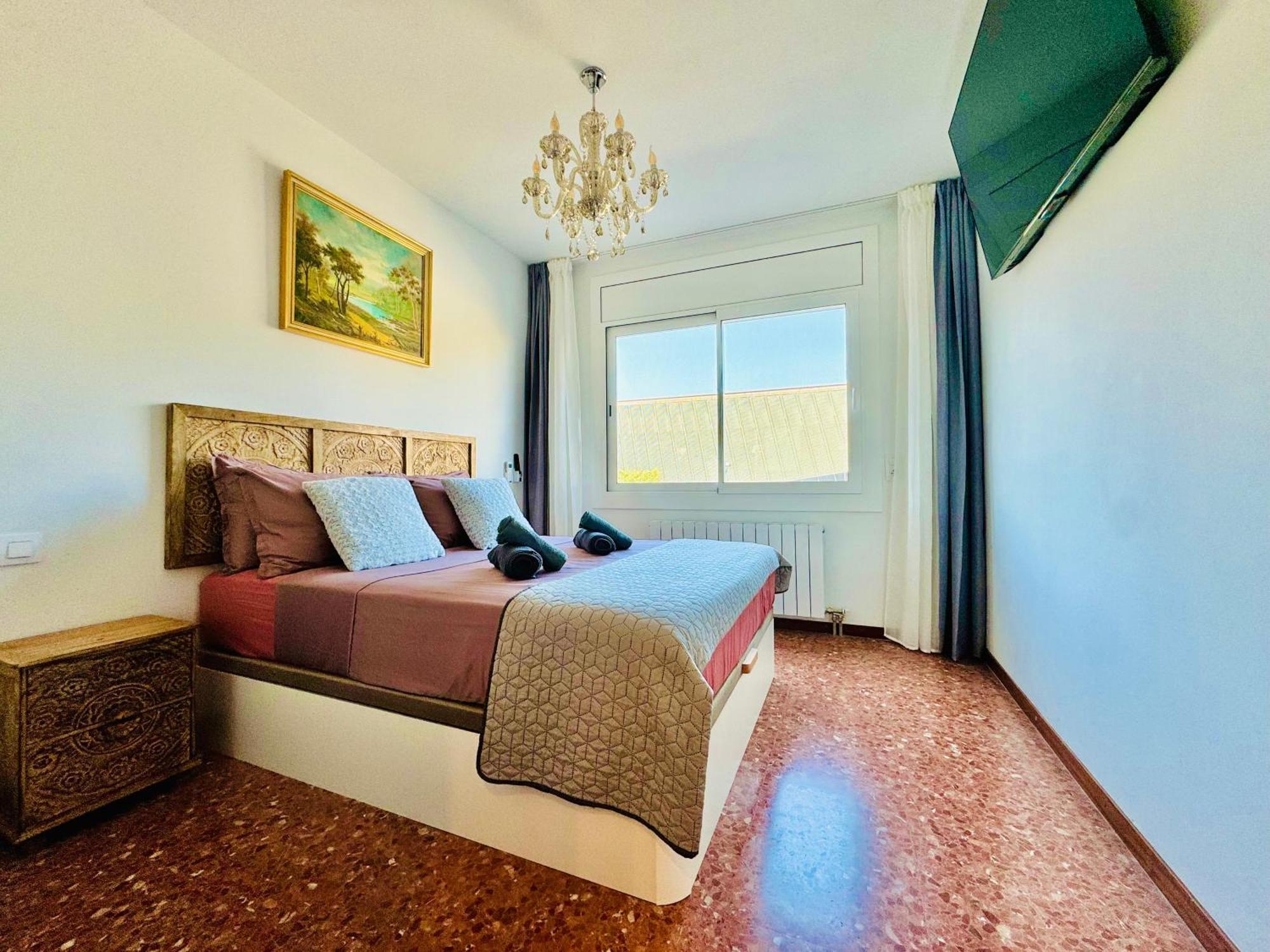Newly Renovated Apartment, 6 Mins To The Apartment