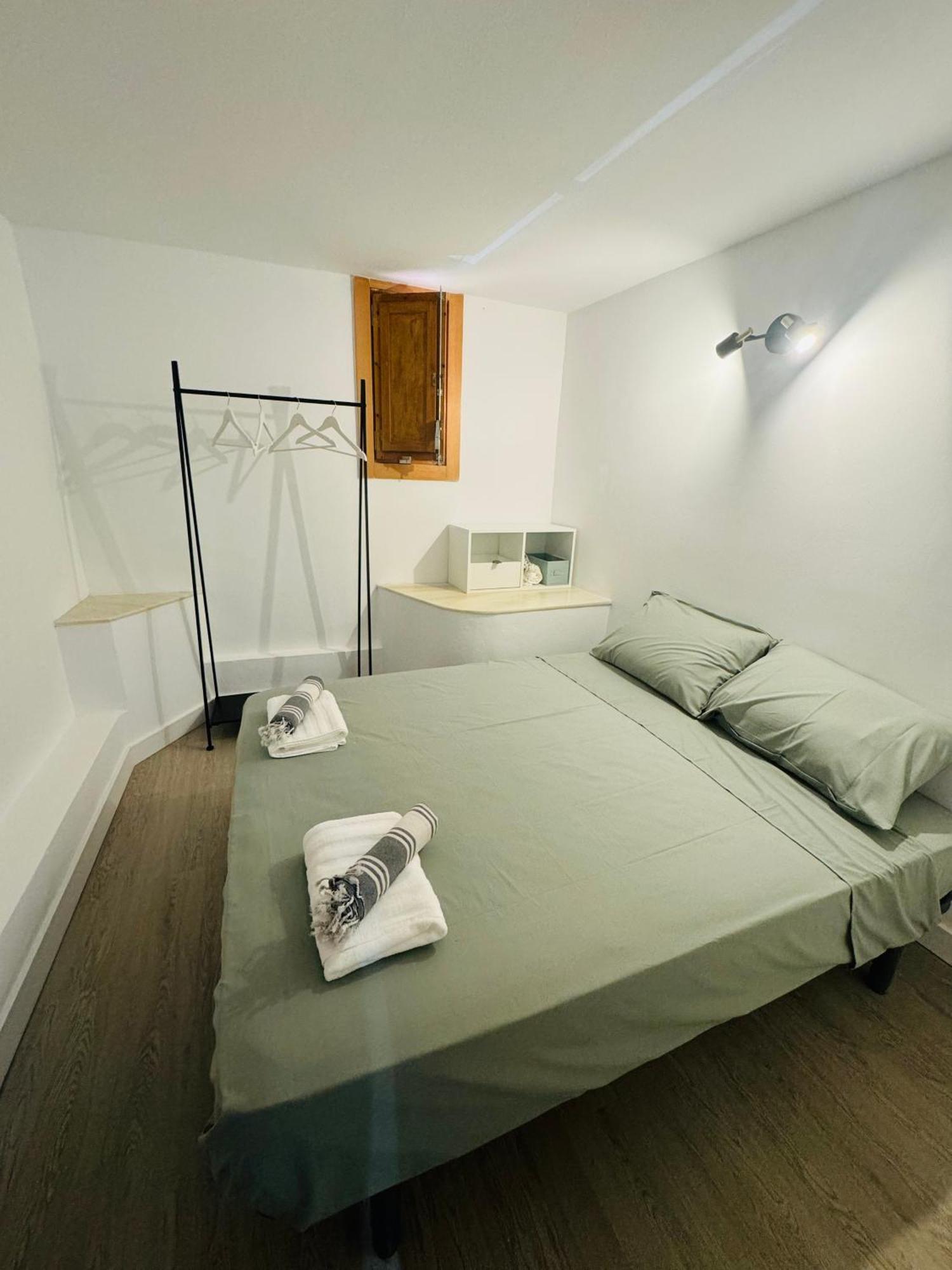Piso Con Jardin, De Playa Fenals Appartement