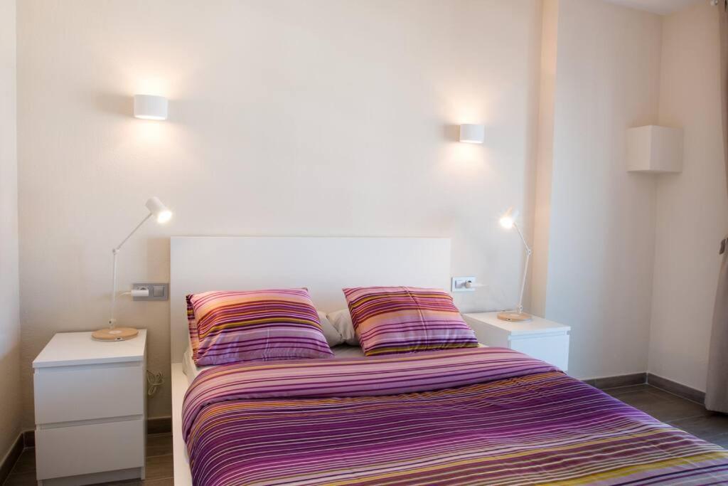 Seahomes Vacations - Seafront Fenals With Pkg Apartamento