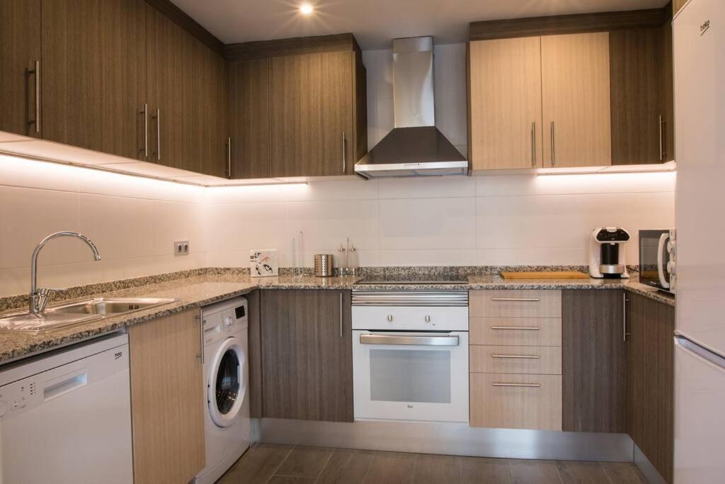 Seahomes Vacations - Seafront Fenals With Pkg Apartamento Lloret de Mar
