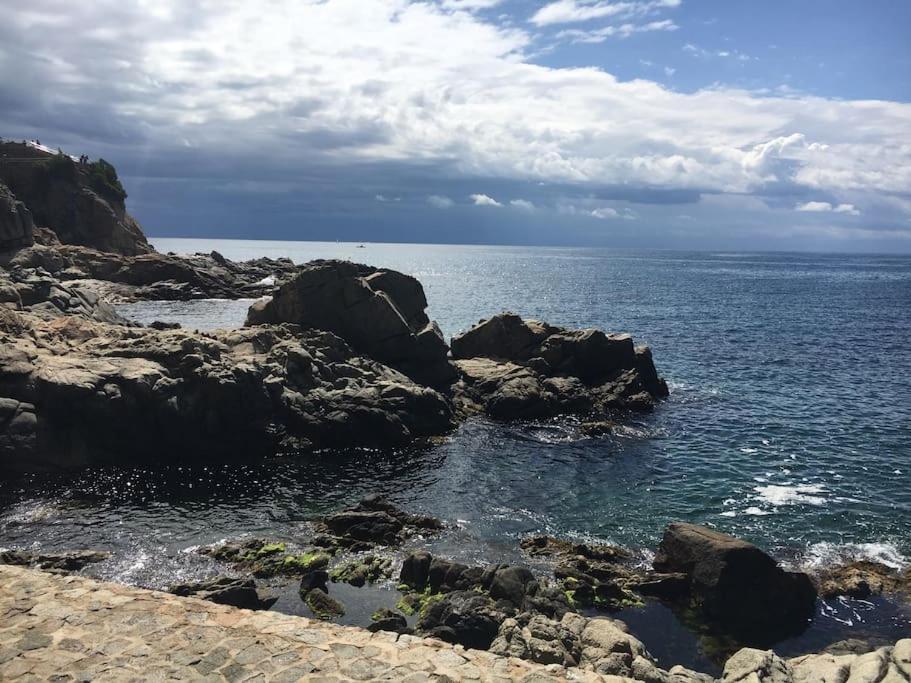 Seahomes Vacations - Seafront Fenals With Pkg Apartamento Lloret de Mar
