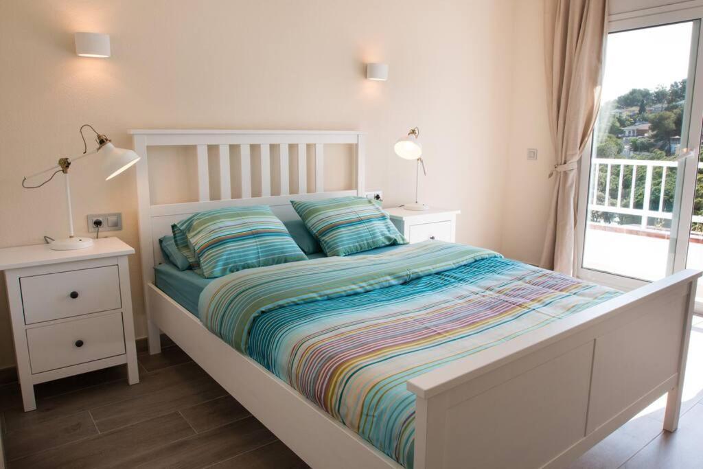 Seahomes Vacations - Seafront Fenals With Pkg *