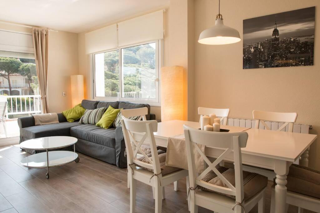 Apartamento Seahomes Vacations - Seafront Fenals With Pkg