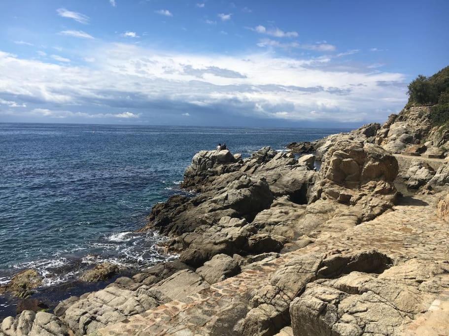 Seahomes Vacations - Seafront Fenals With Pkg Lloret de Mar