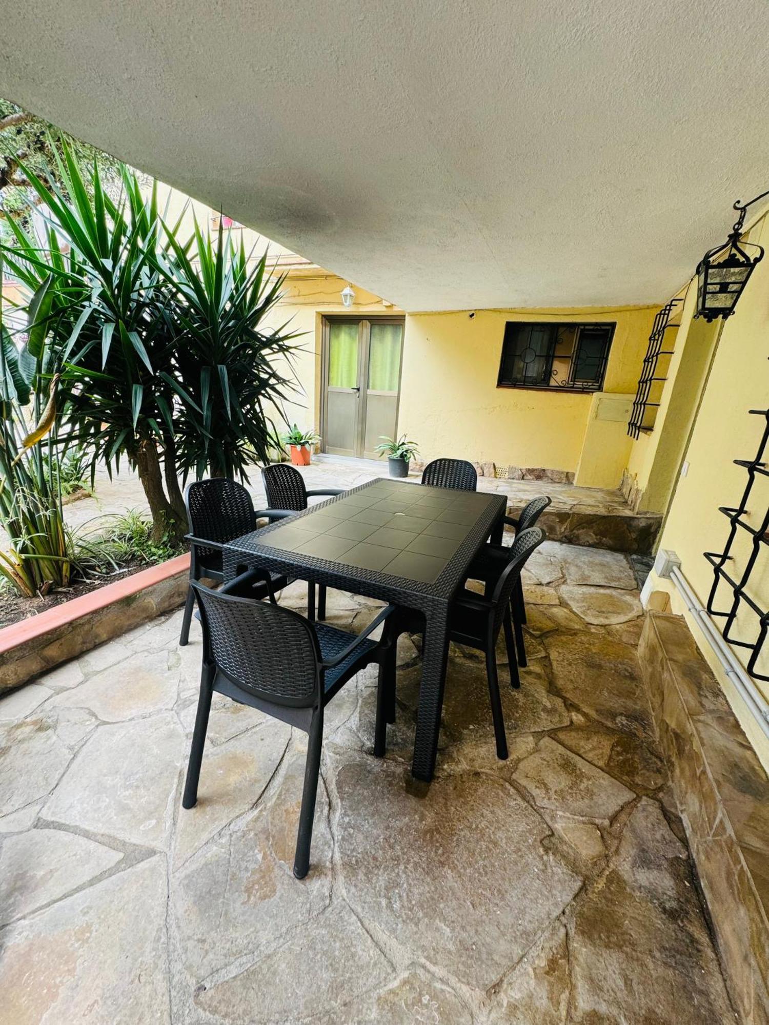 Piso Con Jardin, De Playa Fenals
