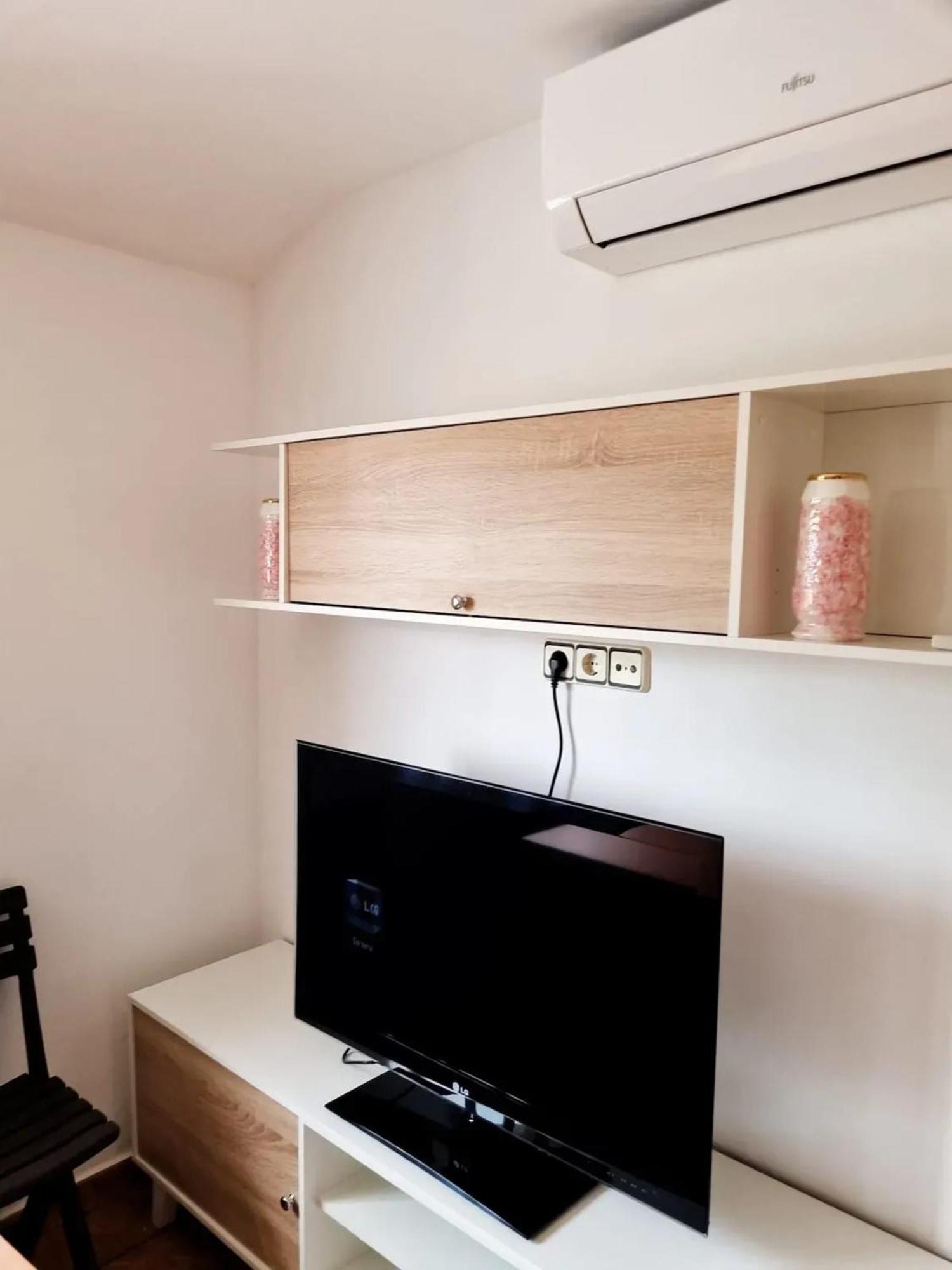 Ideal With Pool In Apartment
