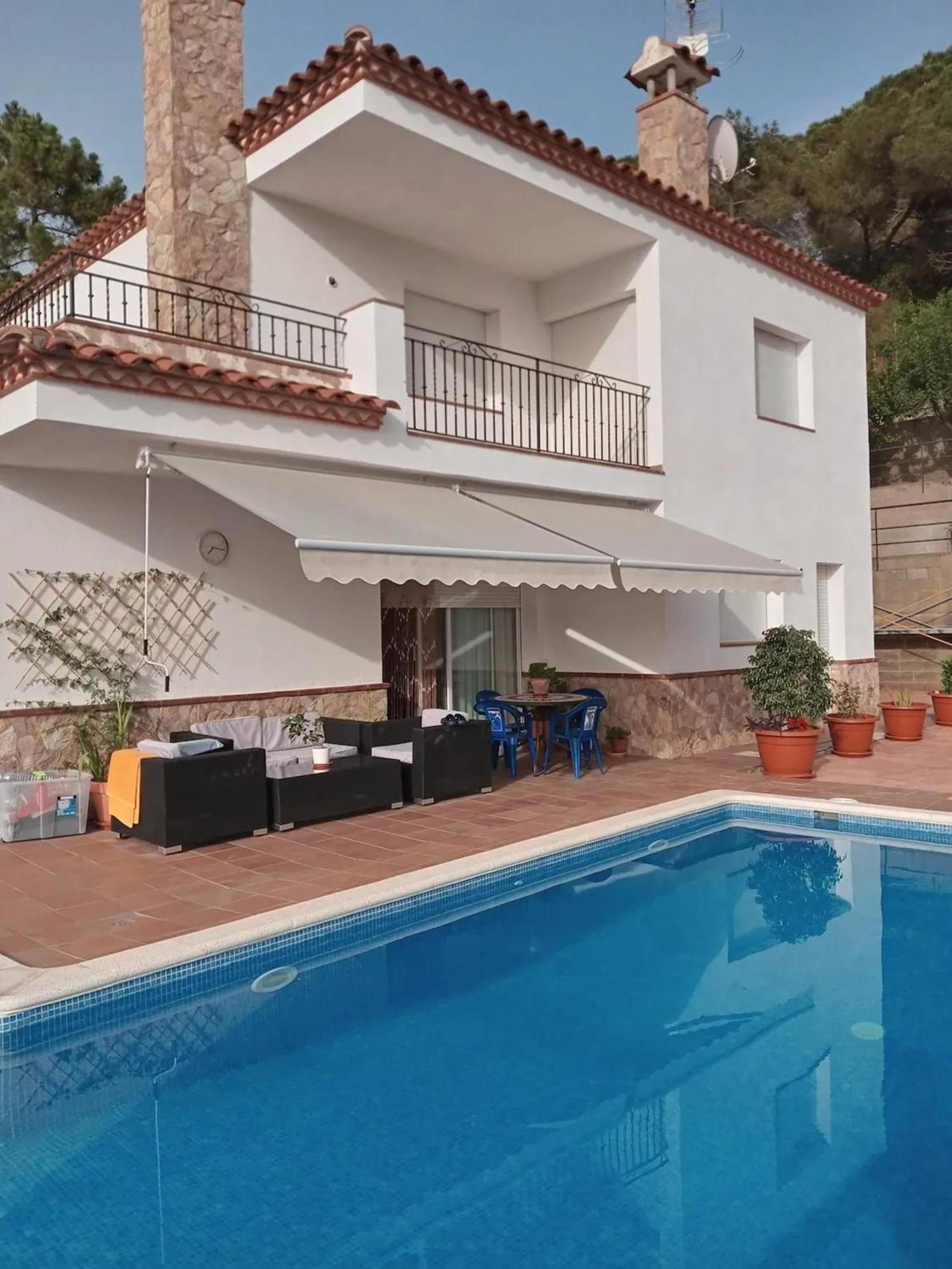 Ideal With Pool In Apartment