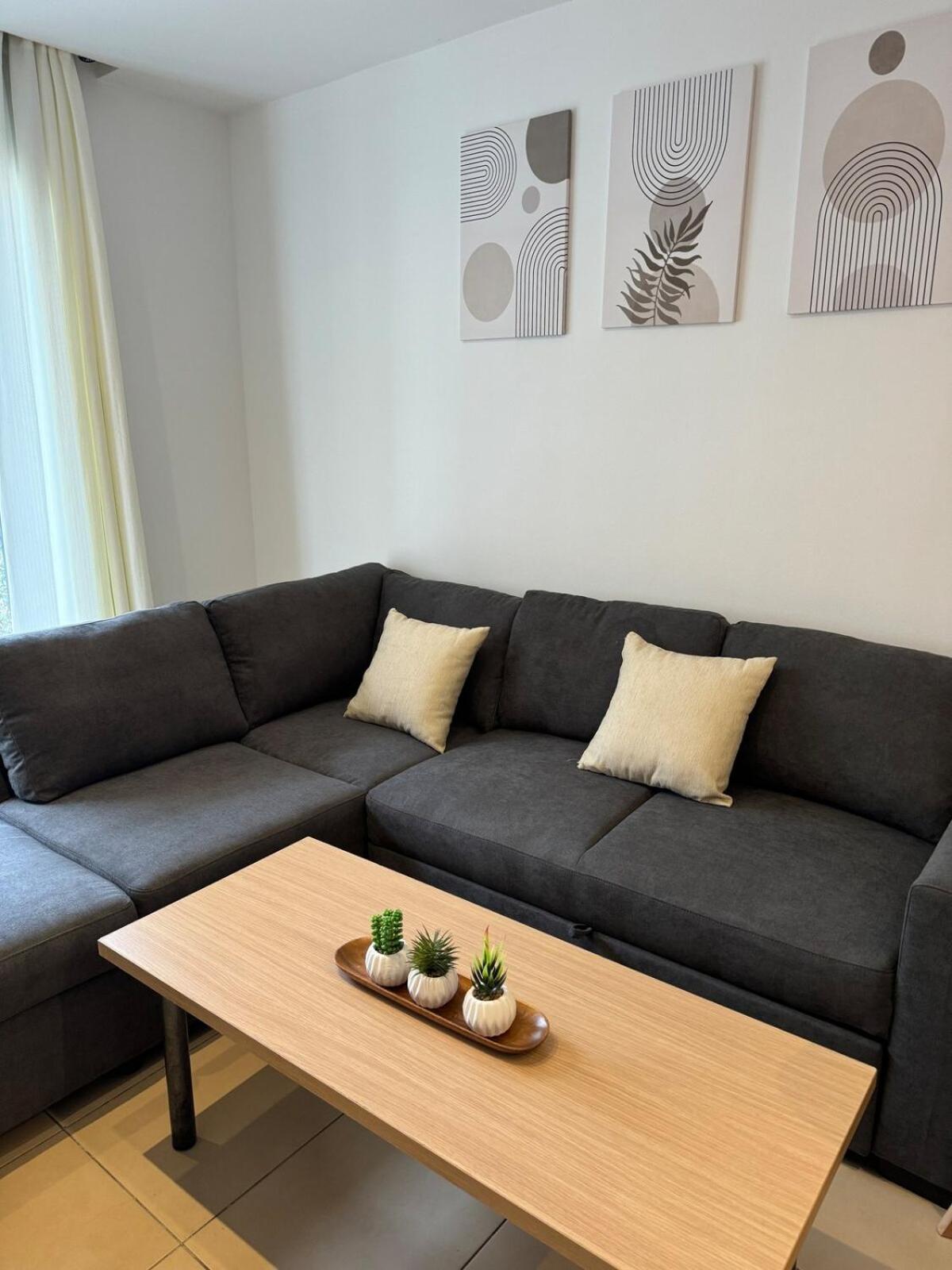 Cozy With Swimming Pool Apartment *